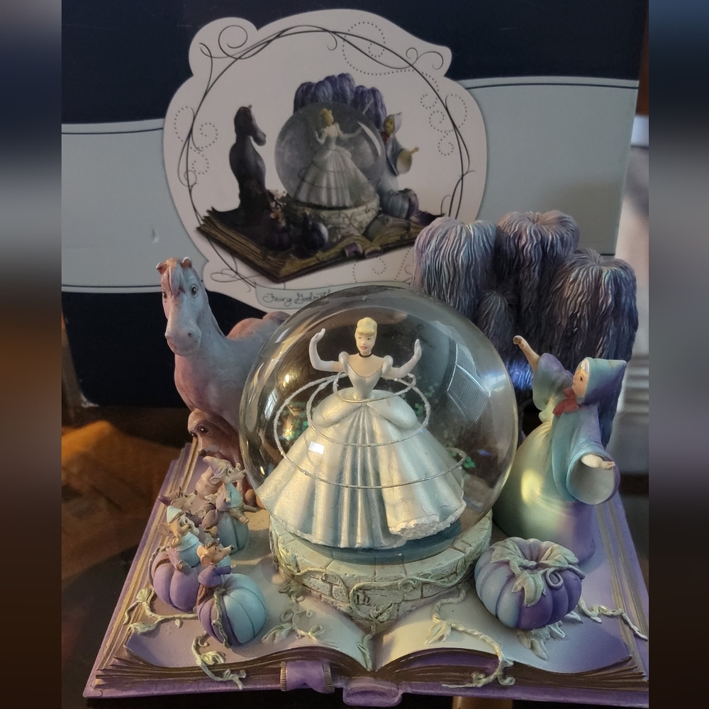 Hallmark Wonders Within Disney Cinderella Snow Globe